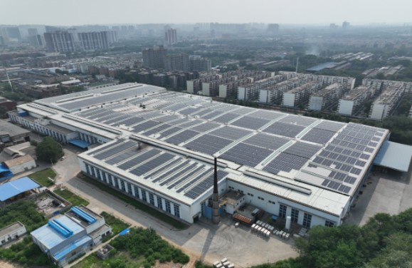 分布式光伏發(fā)電，利用廠房、倉(cāng)庫(kù)、辦公樓等建筑屋頂及部分空地進(jìn)行光伏發(fā)電.jpg